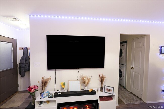 Building Photo - 3 Saratoga Ct