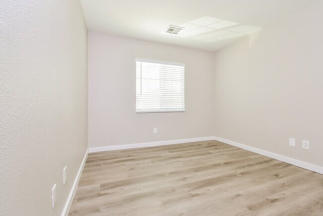 Building Photo - 4044 Companionship Ct