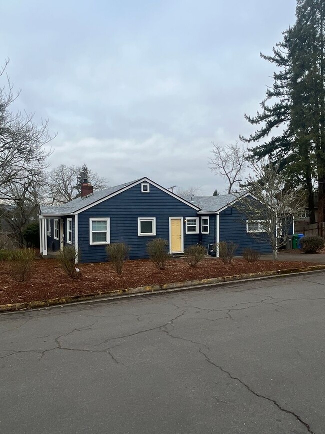 Primary Photo - 3-Bedroom 2-Bathroom home in Eugene