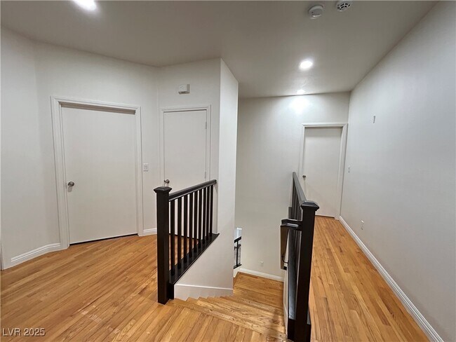 Building Photo - 317 Silver Grove St