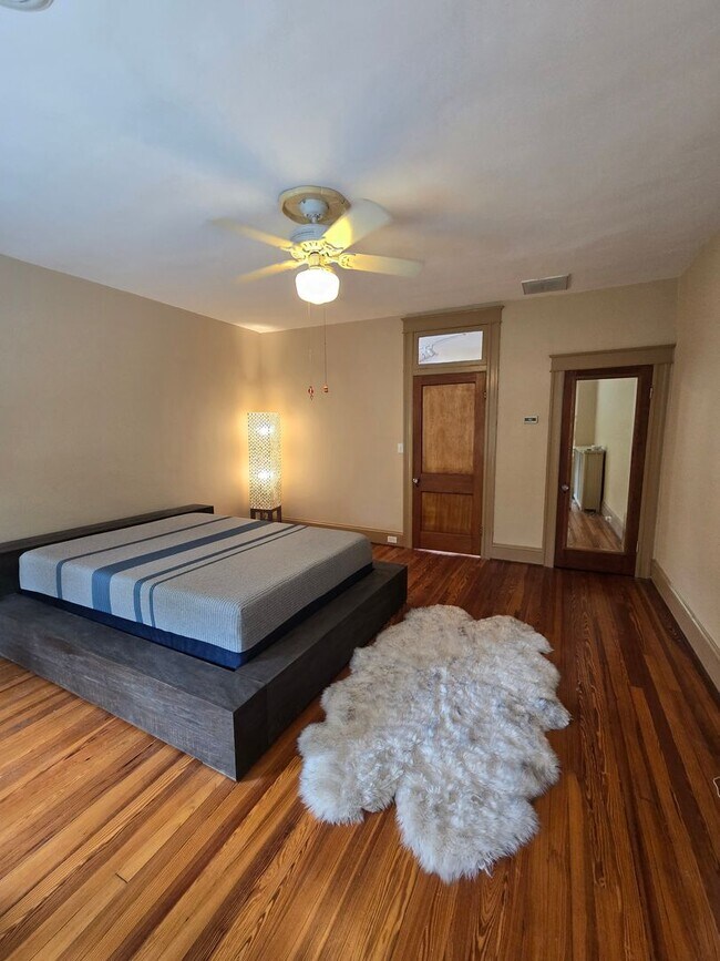 Building Photo - 3-Bedroom, 1.5 Bathroom Charles Village Townhouse