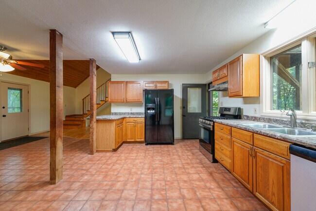 Building Photo - 480 Wingfield Way