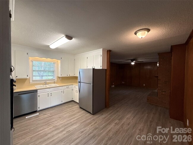 Building Photo - 112 NC-218