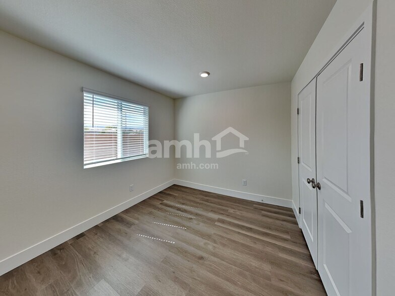Building Photo - 8763 N Begonia Ct