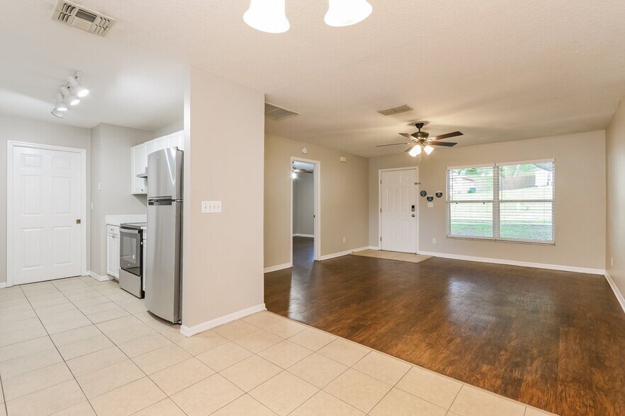 Building Photo - 628 Brooke Ct