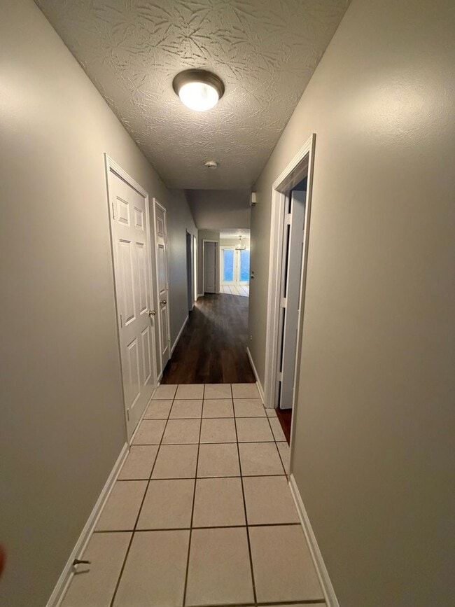 Building Photo - 3 Bedroom Available Now!