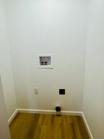 Building Photo - 901 Leeper Dr