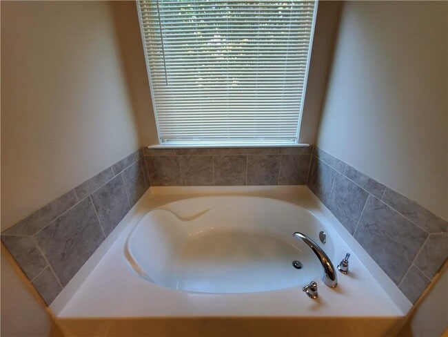 Building Photo - 165 Canvas Ives Dr