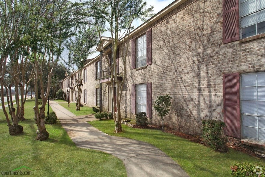 Towne Oaks 1331 N Sherwood Forest Dr Baton Rouge LA 70815 Apartment