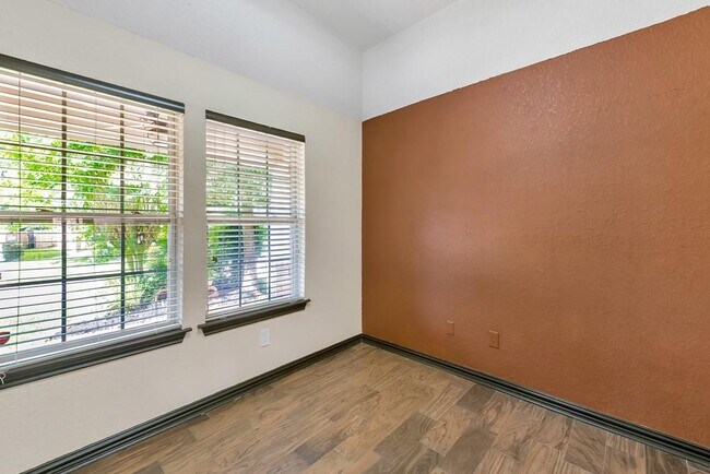 Building Photo - 18 N Star Ridge Cir