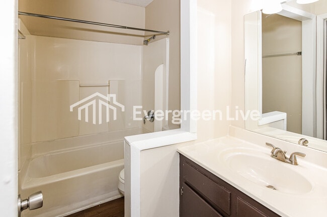 Building Photo - 209 Point S Ln