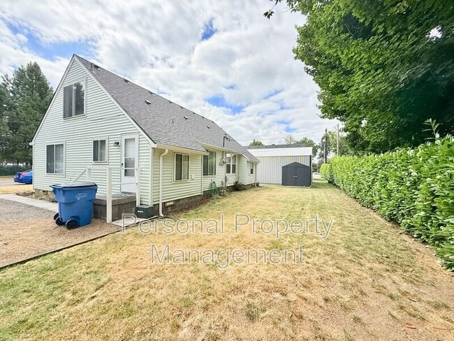 Building Photo - 3110 Thompson Ave