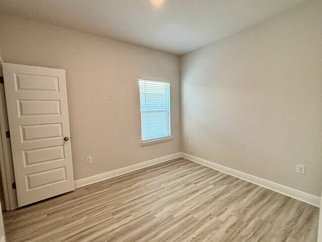 Building Photo - 492 Vermilion Cir