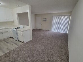 Building Photo - 10917 Blix St