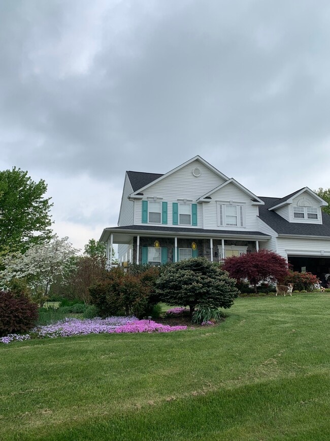 Building Photo - 107 Wheat Field Terrace