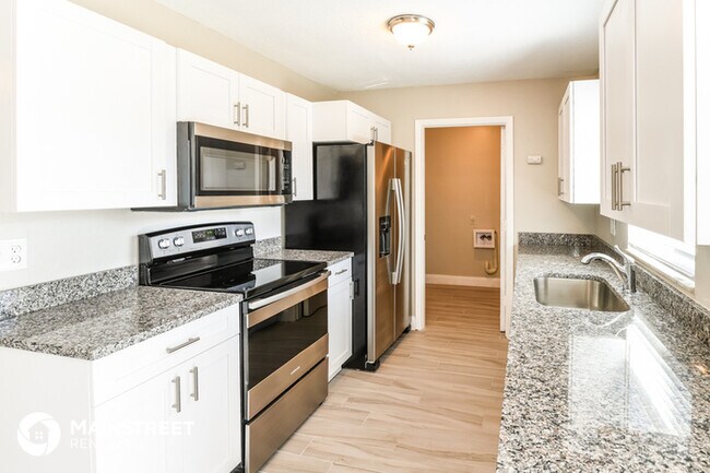 Building Photo - 13901 Bridgeport Dr