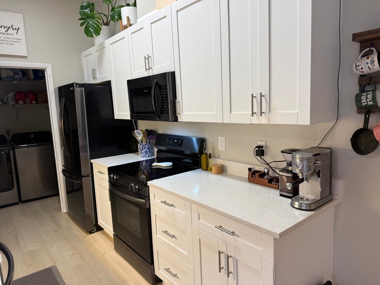 Building Photo - 3811 SW 28th Terrace