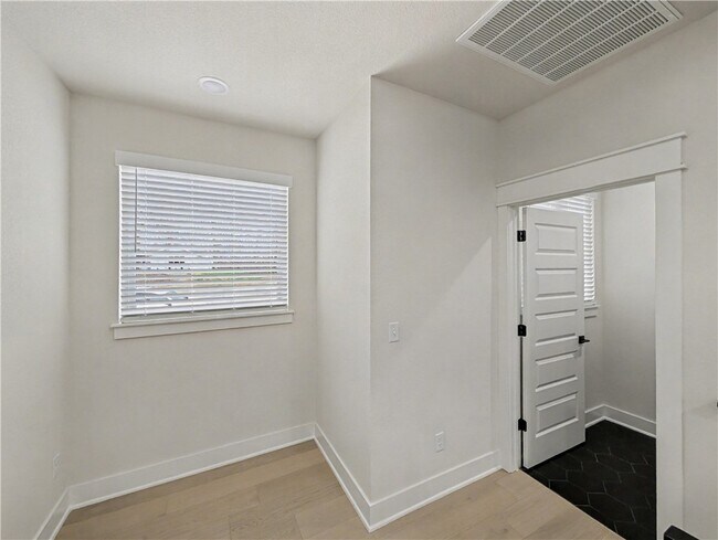 Building Photo - 30 Cromer Dr