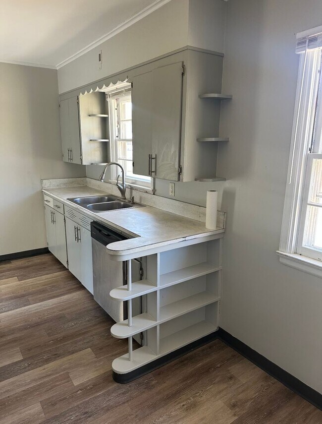 Building Photo - JP409-411 E. Bismark