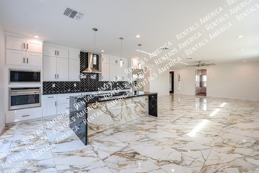 Building Photo - 347 E La Mirada Dr