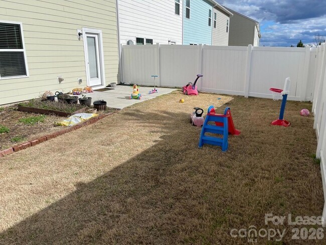 Building Photo - 8550 River Ridge Dr