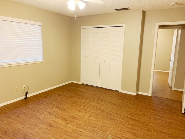 Building Photo - South Tyler! Lovely 3 Bedroom, 2 Bath Home...