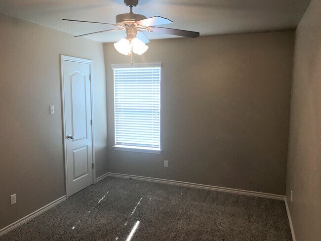 Building Photo - Beautiful 3bed/2bath Duplex near Clear Cre...
