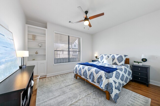 Building Photo - 4301 Vivian St