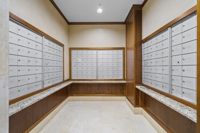 Building Photo - 347 N New River Dr E