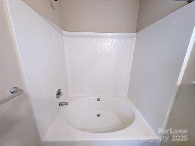 Building Photo - 144 W Walnut Ave