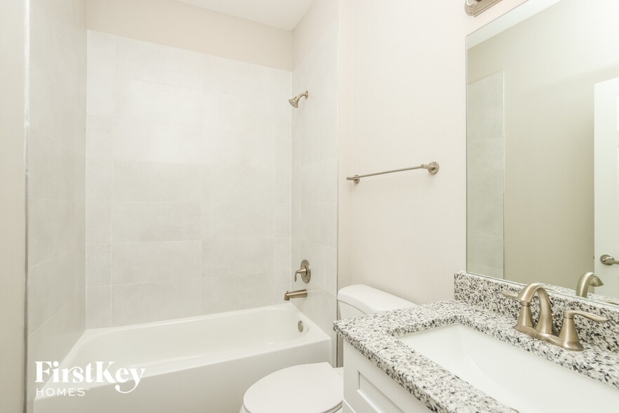 Building Photo - 515 Paigo St SE