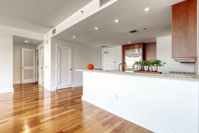 Building Photo - 8100 River Rd