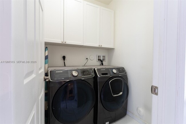 Building Photo - 10560 NW 69th Terrace