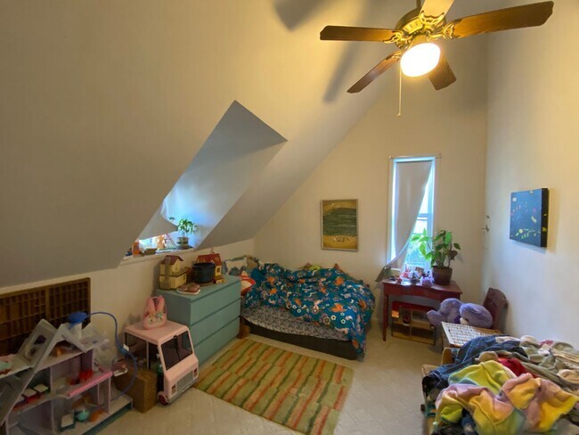 Building Photo - 462 Holly Ave