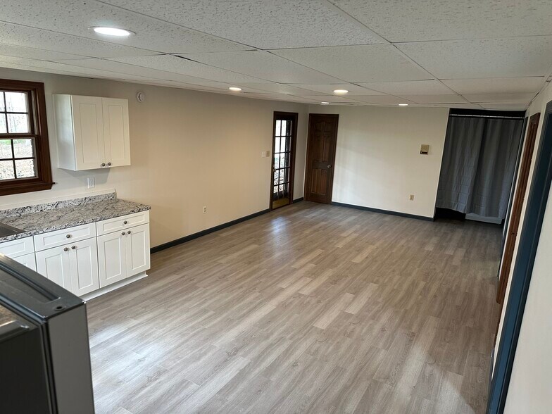 Building Photo - 1230 Stonewall Jackson Dr