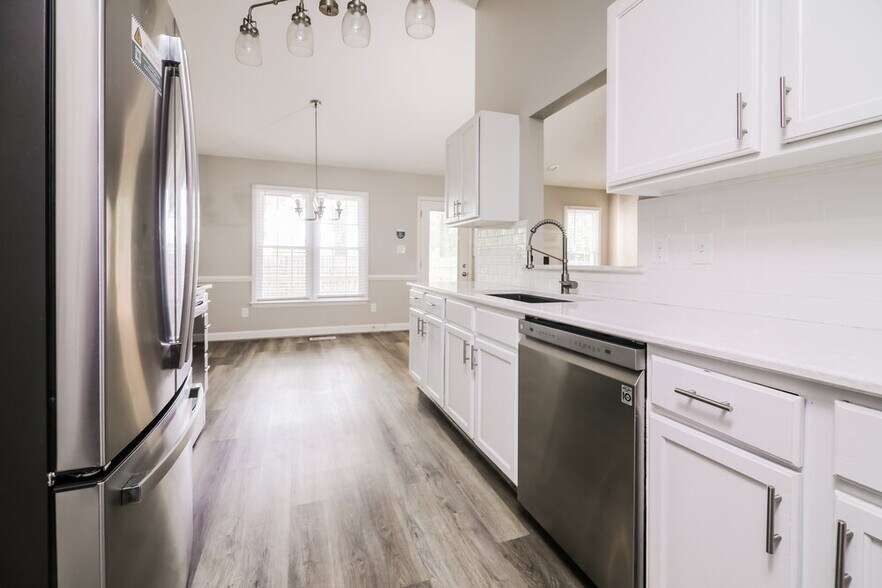 Building Photo - 998 St Catherines Dr