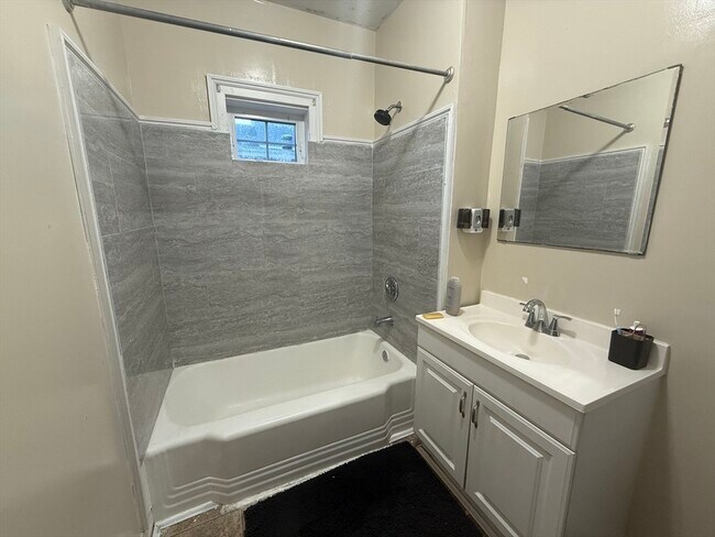 Building Photo - 32 Manchester St