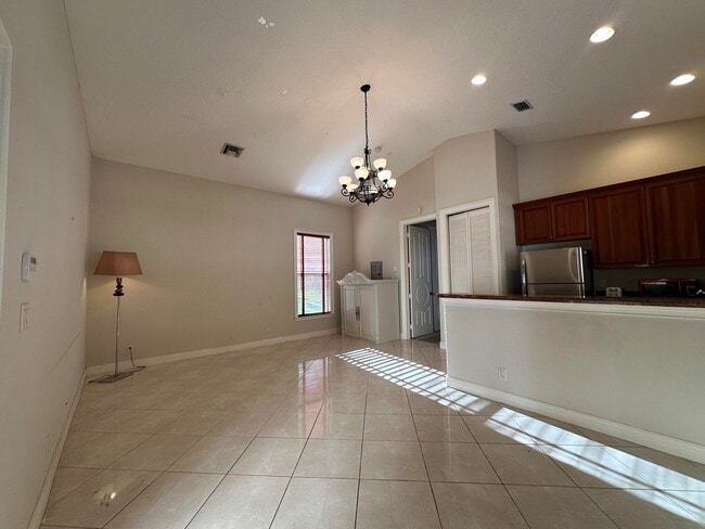 Building Photo - 476 SW Squire Johns Ln