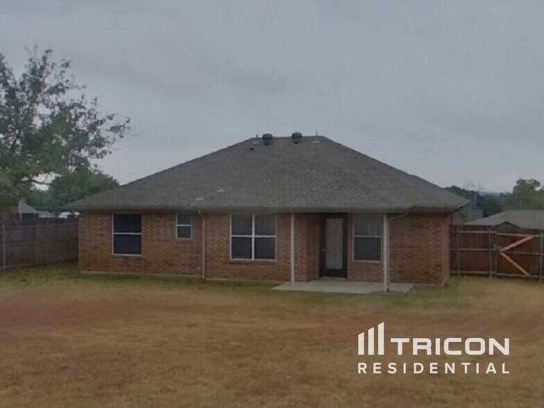 Building Photo - 604 Cumberland Dr