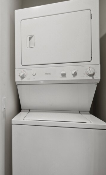 Building Photo - 400 N La Salle Dr