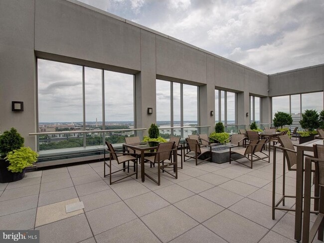 Building Photo - 1111 19th St N