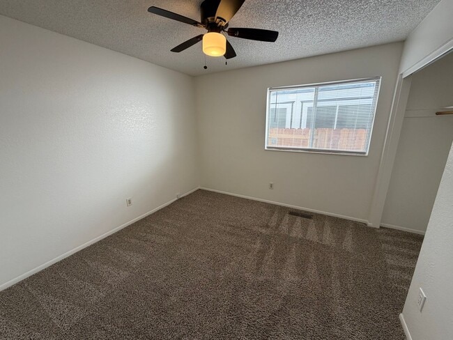 Building Photo - Cute 3 Bedroom Home in Sparks!