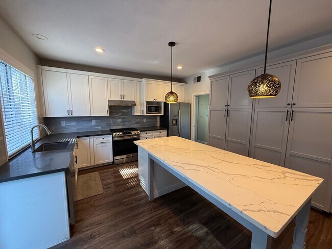 Building Photo - 9448 Cedarview Way