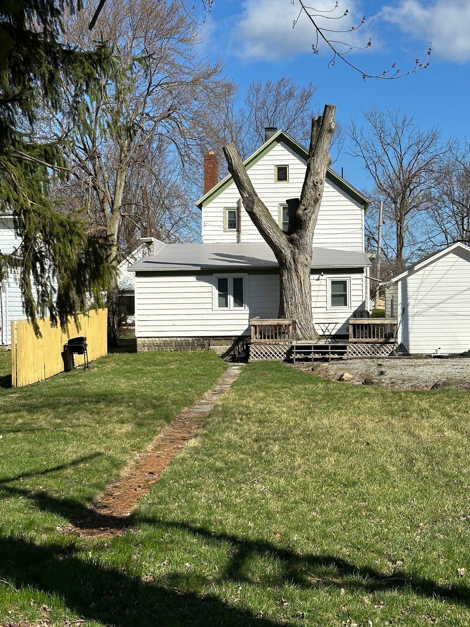 Building Photo - 415 E Lima St