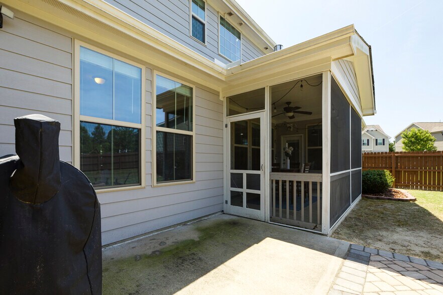 Building Photo - 1608 Cascade Falls Ln
