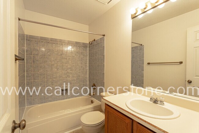 Building Photo - 940 Royal Crown Ln