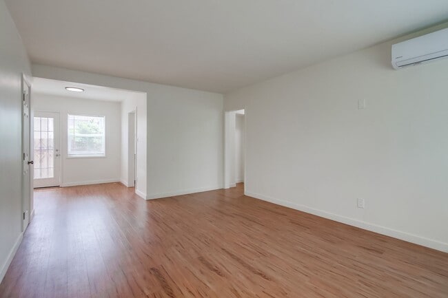 Building Photo - Updated 2-Bed Condo in Prime North Park