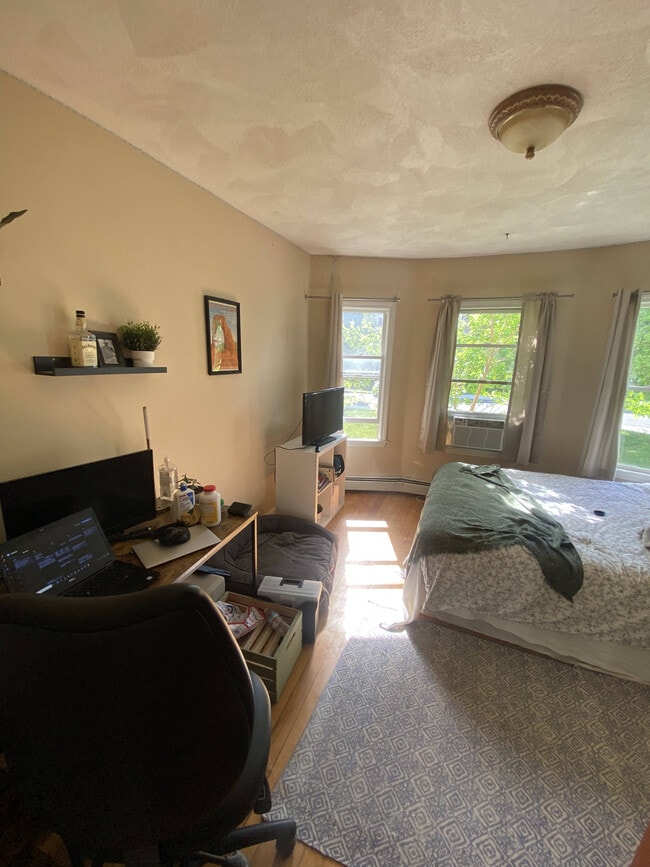 Building Photo - 120 Windsor Rd