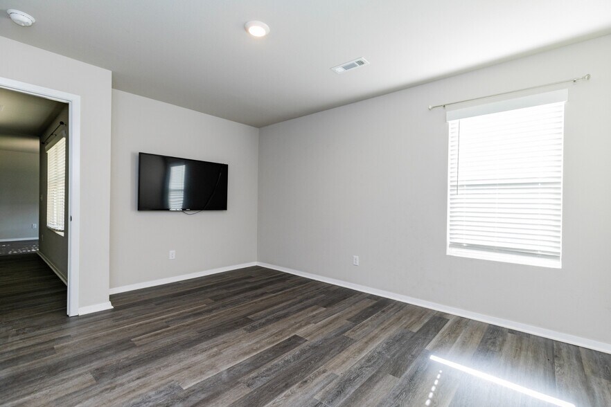 Master Bedroom - 3707 S 1st Pl