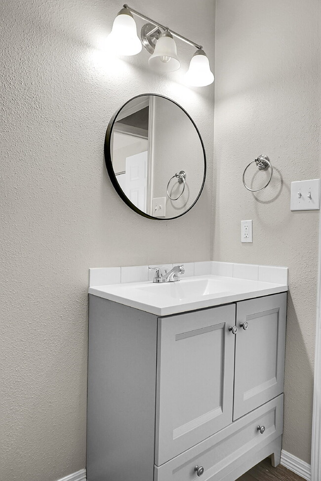 Building Photo - $1,745.95 -  2 Bed, 2 Bath Townhome in CO Springs with In Unit Laundry and Attached Garage!